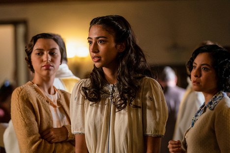 Gabriella Martinez, Jessica Garza - Penny Dreadful: City of Angels - How It is with Brothers - Photos