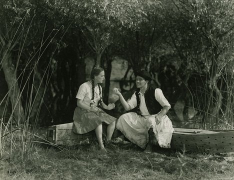 Zsóka Ölvedy, Ferenc Szécsi - Tiszavirág - De la película