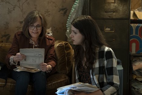 Sally Field, Eve Lindley - Dispatches from Elsewhere - Everyone - Z filmu