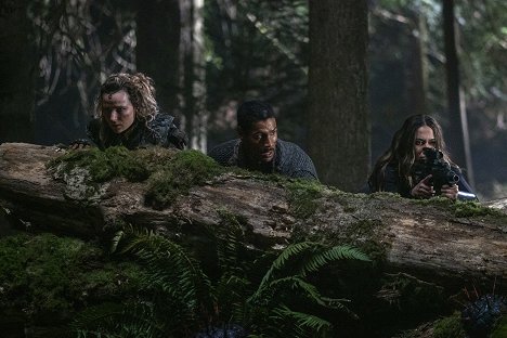 Shelby Flannery, Chuku Modu, Tasya Teles - The 100 - From the Ashes - Photos