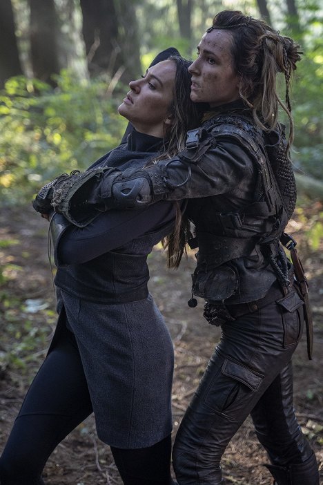 Tasya Teles, Shelby Flannery - The 100 - From the Ashes - Van film