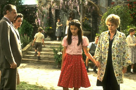 Cherie Lunghi, Camilla Belle, Joan Plowright - Back to the Secret Garden - Photos