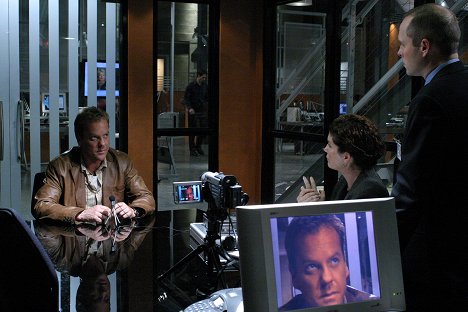 Kiefer Sutherland, Paul Schulze - 24 - Season 3 - Photos