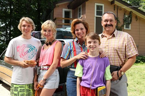 Luka Limoges, Rose-Marie Perreault, Catherine Proulx-Lemay, Antoine Marchand-Gagnon, Jean-Michel Anctil - Mes petits malheurs - Werbefoto