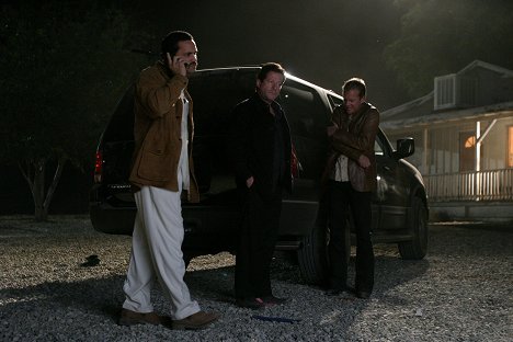 Vincent Laresca, Joaquim de Almeida, Kiefer Sutherland - 24 - Season 3 - Photos