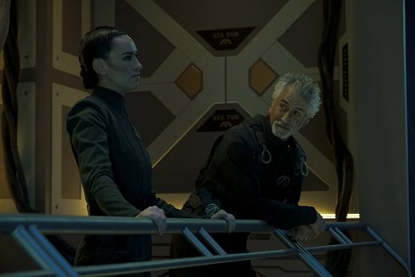 Cara Gee, David Strathairn - The Expanse - The One-Eyed Man - Van film