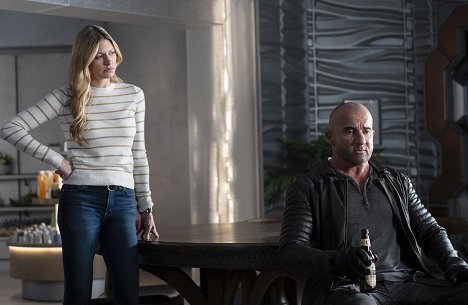 Jes Macallan, Dominic Purcell - Legends of Tomorrow - Geschwisterhiebe - Filmfotos