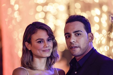 Nathalie Kelley, Victor Rasuk - The Baker and the Beauty - May I Have This Dance? - Z filmu