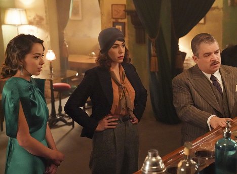 Chloe Bennet, Natalia Cordova-Buckley, Patton Oswalt - Agents of S.H.I.E.L.D. - Know Your Onions - Van film