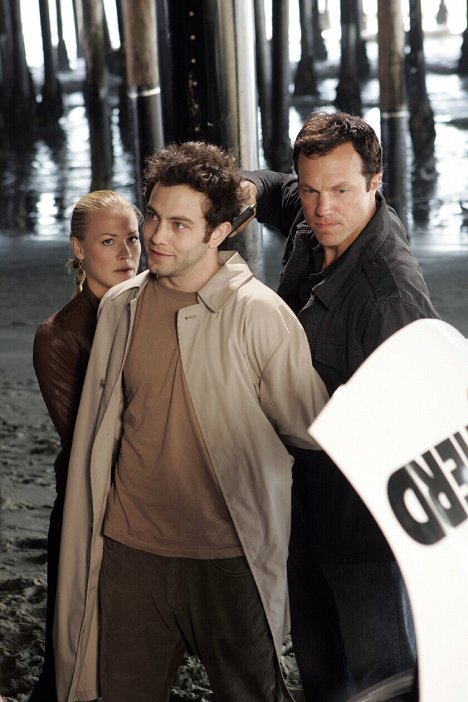 Yvonne Strahovski, Jonathan Sadowski, Adam Baldwin - Chuck - Chuck Versus the Sandworm - Van film