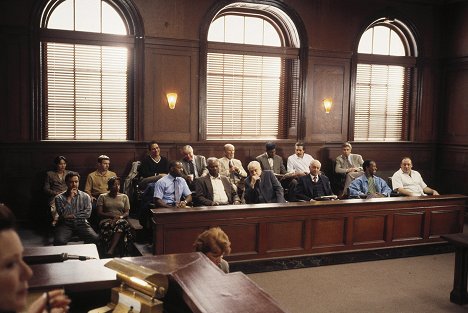 Tony Danza, Courtney B. Vance, Jack Lemmon, Ossie Davis, Hume Cronyn, George C. Scott, Mykelti Williamson, Edward James Olmos, Armin Mueller-Stahl, William Petersen, Dorian Harewood, James Gandolfini - 12 Angry Men - Kuvat elokuvasta