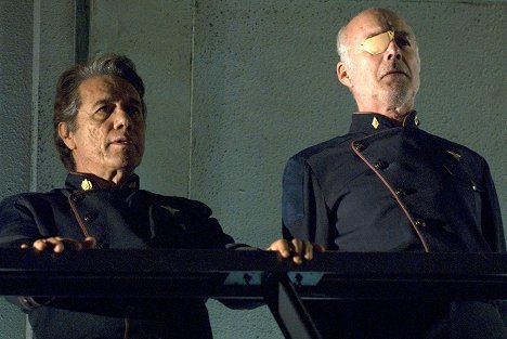 Edward James Olmos, Michael Hogan - Battlestar Galactica - W strumieniu gwiazd - Z filmu