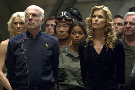 Michael Hogan, Kate Vernon - Hviezdna loď Galactica - Daybreak: Part 1 - Z filmu