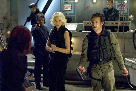 Edward James Olmos, Tricia Helfer, James Callis - Hviezdna loď Galactica - Daybreak: Part 2 & 3 - Z filmu