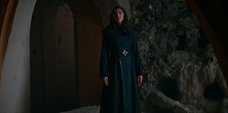 Lorena Andrea - La monja guerrera - 2 Corintios 10,4 - De la película