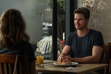 Robbie Amell - Desperados - Photos