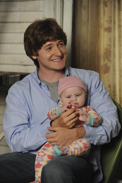 Lucas Neff - Raising Hope - Family Secrets - Photos