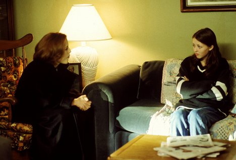 Gillian Anderson, Katharine Isabelle - The X-Files - Schizogeny - Photos