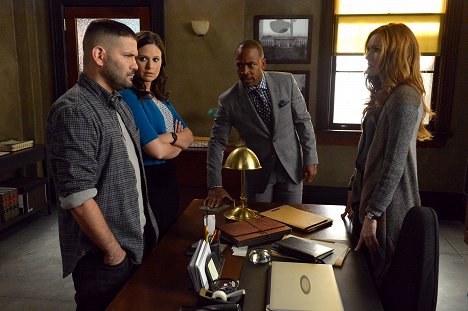 Guillermo Díaz, Katie Lowes, Columbus Short, Darby Stanchfield - Scandal - It's Handled - Do filme