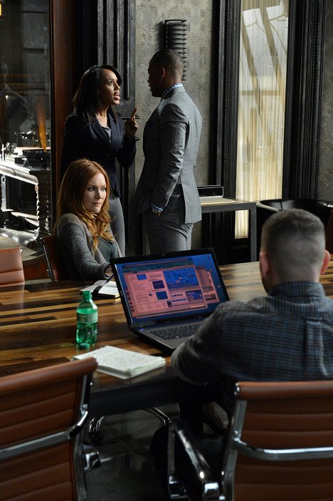 Darby Stanchfield, Kerry Washington - Scandal - It's Handled - Photos