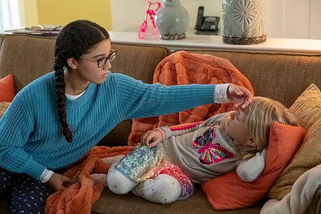 Malia Baker, Kai Shappley - The Baby-Sitters Club - Mary Anne Saves the Day - Photos