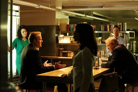 Bellamy Young, Gregg Henry, Jeff Perry, Tony Goldwyn - Scandal - Enthüllungen - Filmfotos