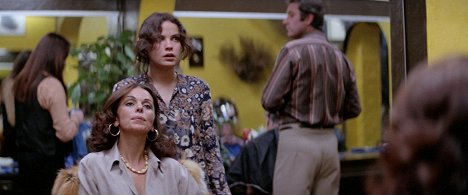 Chantal Contouri, Sigrid Thornton - Snapshot - Film