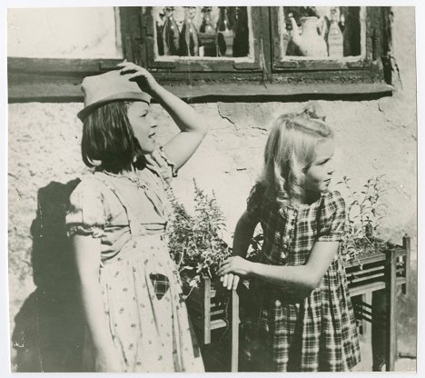 Gunnel Nilsson, Birgitta Hoppeler - Rännstensungar - Filmfotos