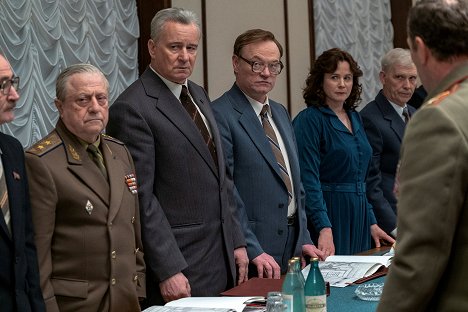Stellan Skarsgård, Jared Harris, Emily Watson - Černobyl - Please Remain Calm - Z filmu