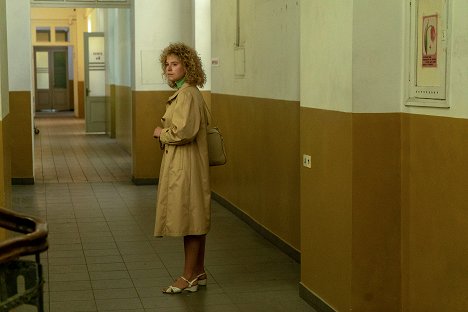 Jessie Buckley - Chernóbil - Tierra, ábrete - De la película