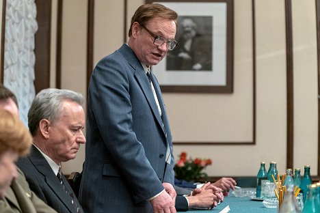 Stellan Skarsgård, Jared Harris - Czarnobyl - Open Wide, O Earth - Z filmu