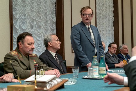 Stellan Skarsgård, Jared Harris - Černobyl - Open Wide, O Earth - Z filmu