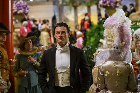 Luke Evans - The Alienist - Gilded Cage - Photos