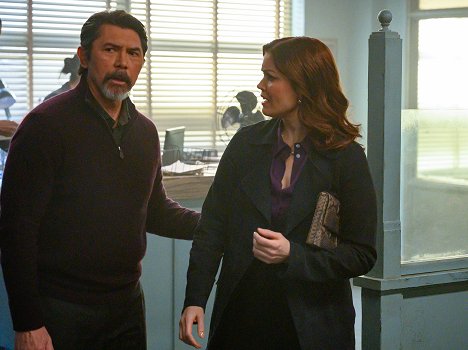 Lou Diamond Phillips, Bellamy Young - Prodigal Son - Interview exclusive - Film