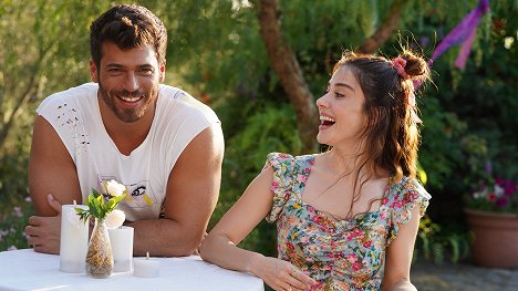 Can Yaman, Özge Gürel - Bay Yanlış - Episode 4 - Filmfotos