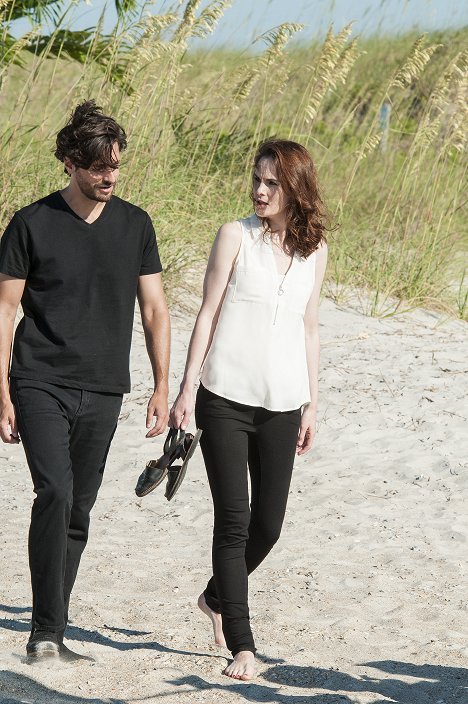 Juan Diego Botto, Michelle Dockery - Good Behavior - All the Things - Photos