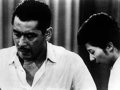 Toshirō Mifune, Kyōko Kagawa - Zwischen Himmel und Hölle - Filmfotos