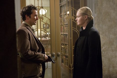Noah Wyle, Rebecca Romijn - The Librarians - And the Sword in the Stone - Photos