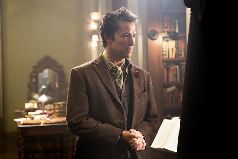 Noah Wyle - The Librarians - And the Sword in the Stone - Van film
