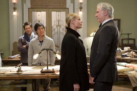 Rebecca Romijn, John Larroquette - The Librarians - And the Sword in the Stone - Photos