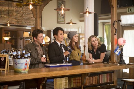 Christian Kane, John Harlan Kim, Lindy Booth, Rebecca Romijn - The Librarians - And the Happily Ever Afters - Van film