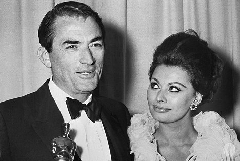 Gregory Peck, Sophia Loren - The 35th Annual Academy Awards - Photos