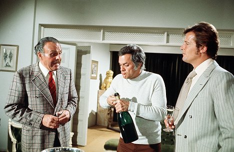 Terry-Thomas, Tony Curtis, Roger Moore - Amicalement vôtre - Film