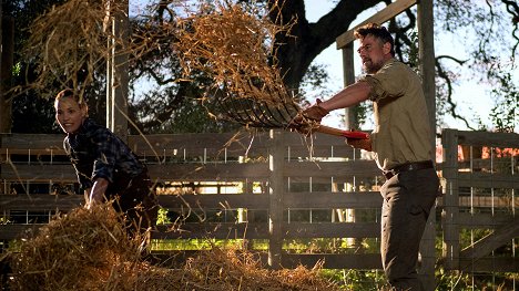 Leslie Bibb, Josh Duhamel - The Lost Husband - Z filmu