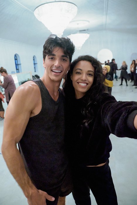 Taylor Zakhar Perez, Maisie Richardson-Sellers - The Kissing Booth 2 - Making of