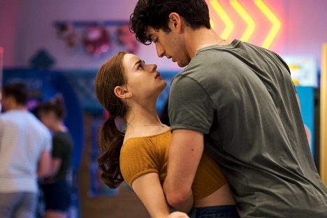 Joey King, Taylor Zakhar Perez - The Kissing Booth 2 - Photos