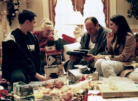 Robert Iler, Edie Falco, James Gandolfini, Jamie-Lynn Sigler - Sopranos, The - Pelasta meidät paholaisen pauloista - Kuvat elokuvasta