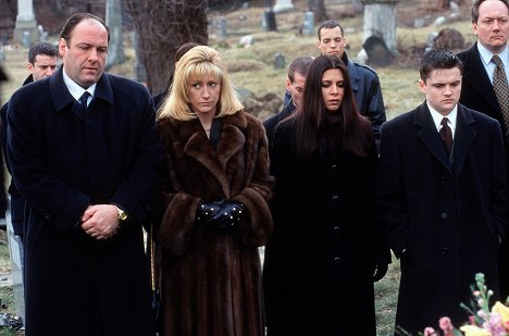 James Gandolfini, Edie Falco, Jamie-Lynn Sigler, Robert Iler - Die Sopranos - Kalt wie der Tod - Filmfotos