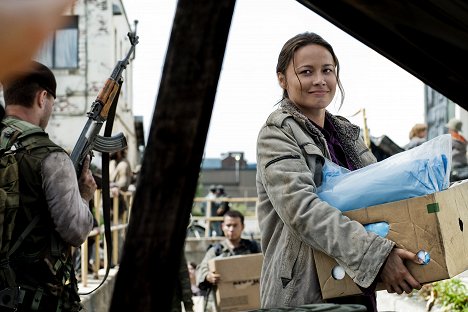 Moon Bloodgood - Falling Skies - Live and Learn - Photos