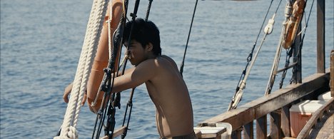 Hari Santika - Une barque sur l'océan - De la película